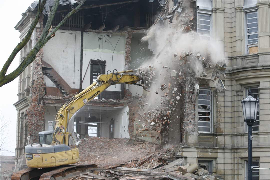 backhoe-tears-through-courthouse
