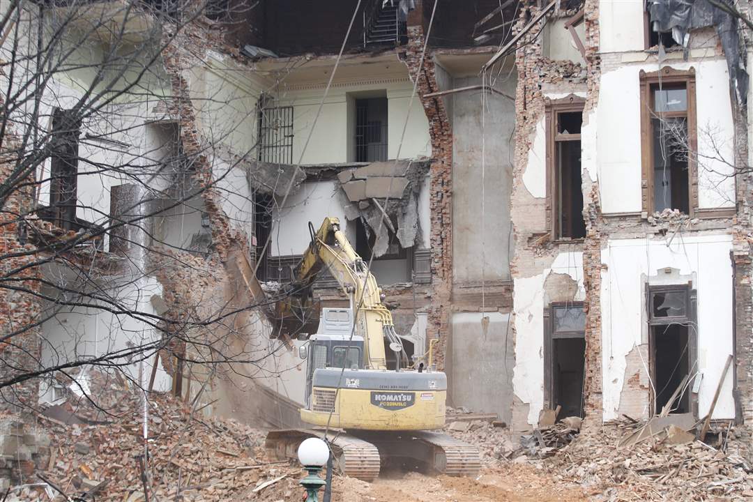 demolition-continues-seneca