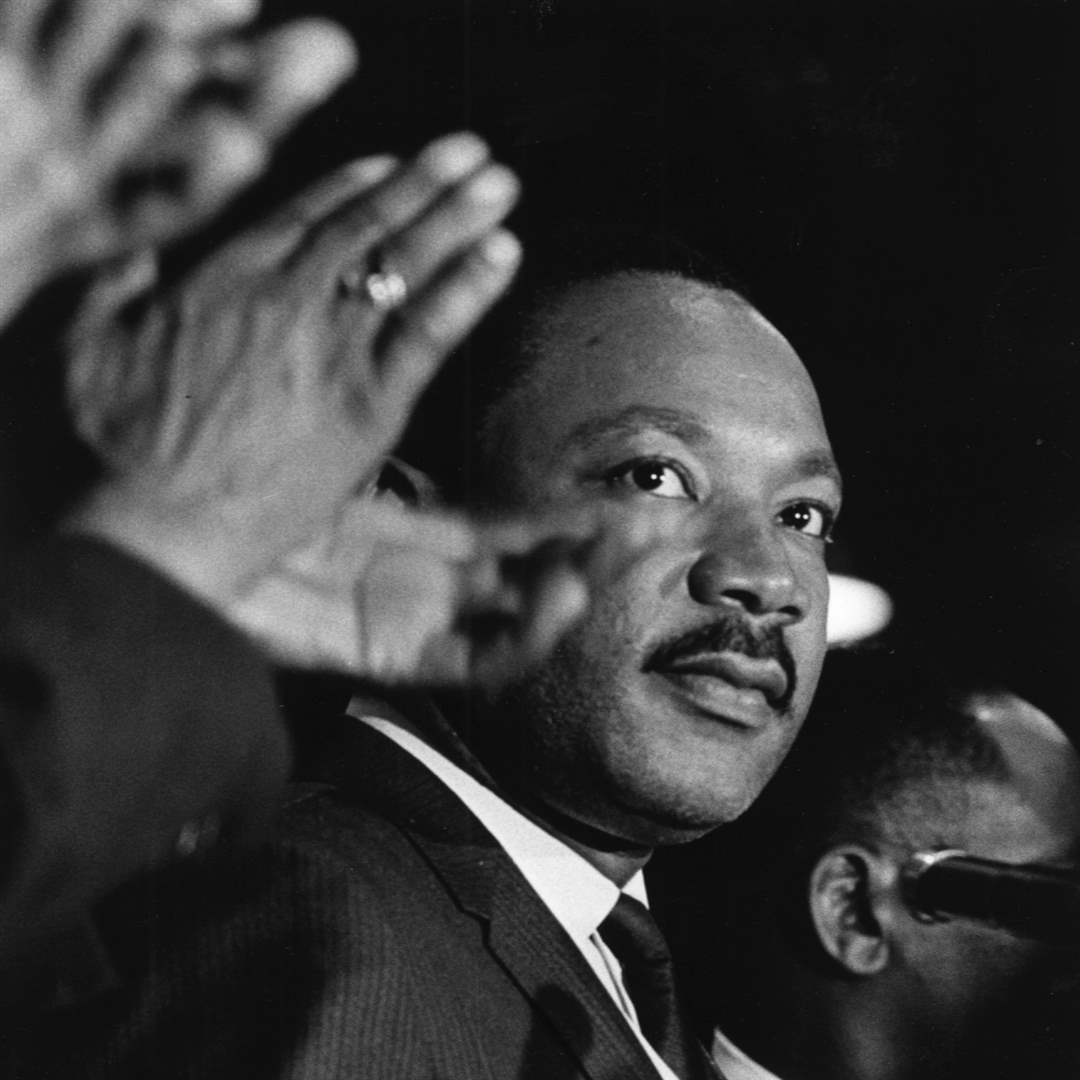 MLK-Jr-Toledo-1967-clapping-hands