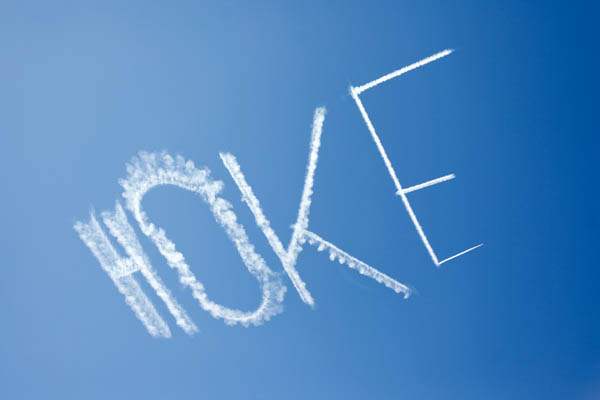 An-air-plane-writes-Hoke-in-the-sky