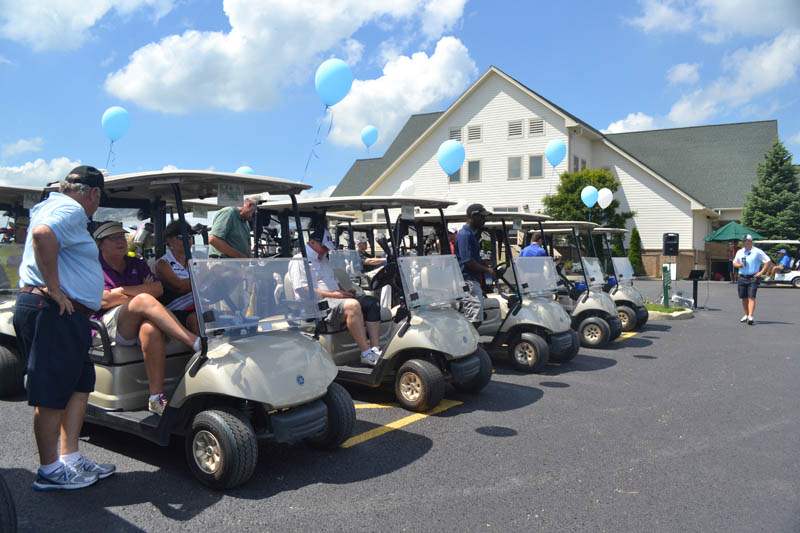 OTT-golfers-carts