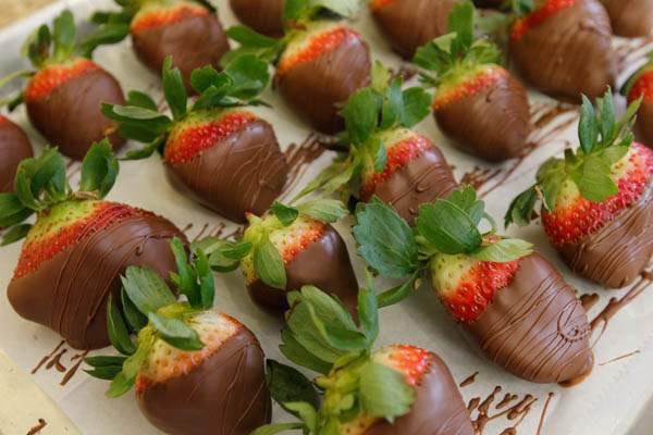 Chocolate-covered-strawberries-handmad