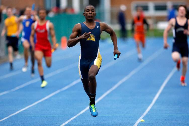 Alex-Miles-of-Whitmer-runs-the-final-leg-of-the-4X200-meter-relay