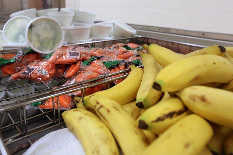 Healthy-Lunches-carrots-and-bananas