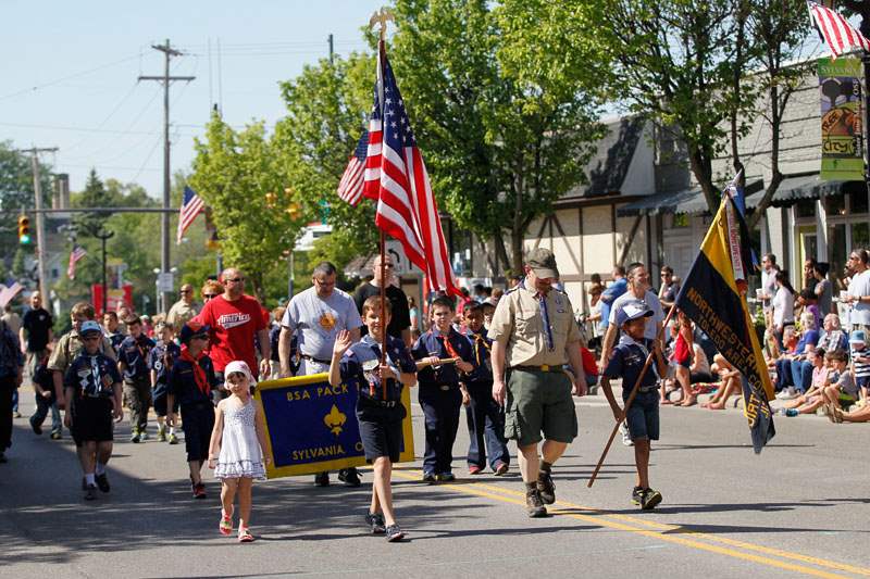 CTY-sylparade27pBoy-and-Girl-Scout-troops-local-politicians-mot