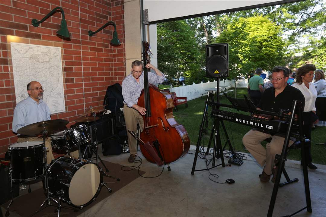 SOC-sylvania30p-Straight-Up-Trio