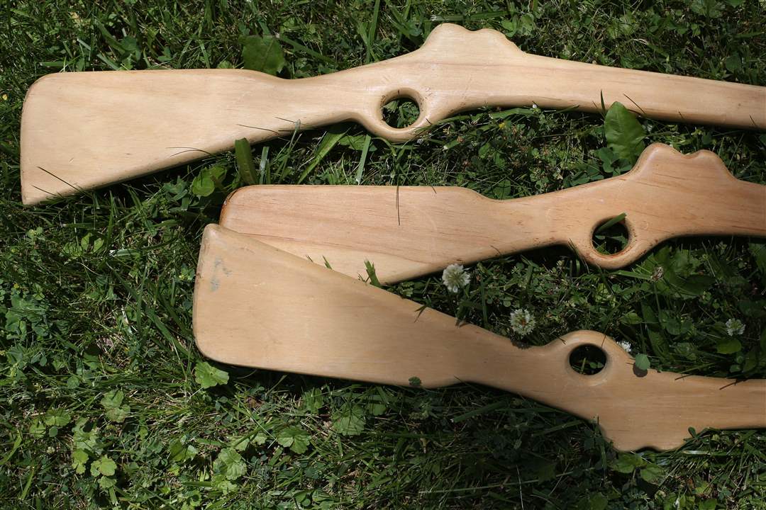 Kidsplay-wooden-muskets