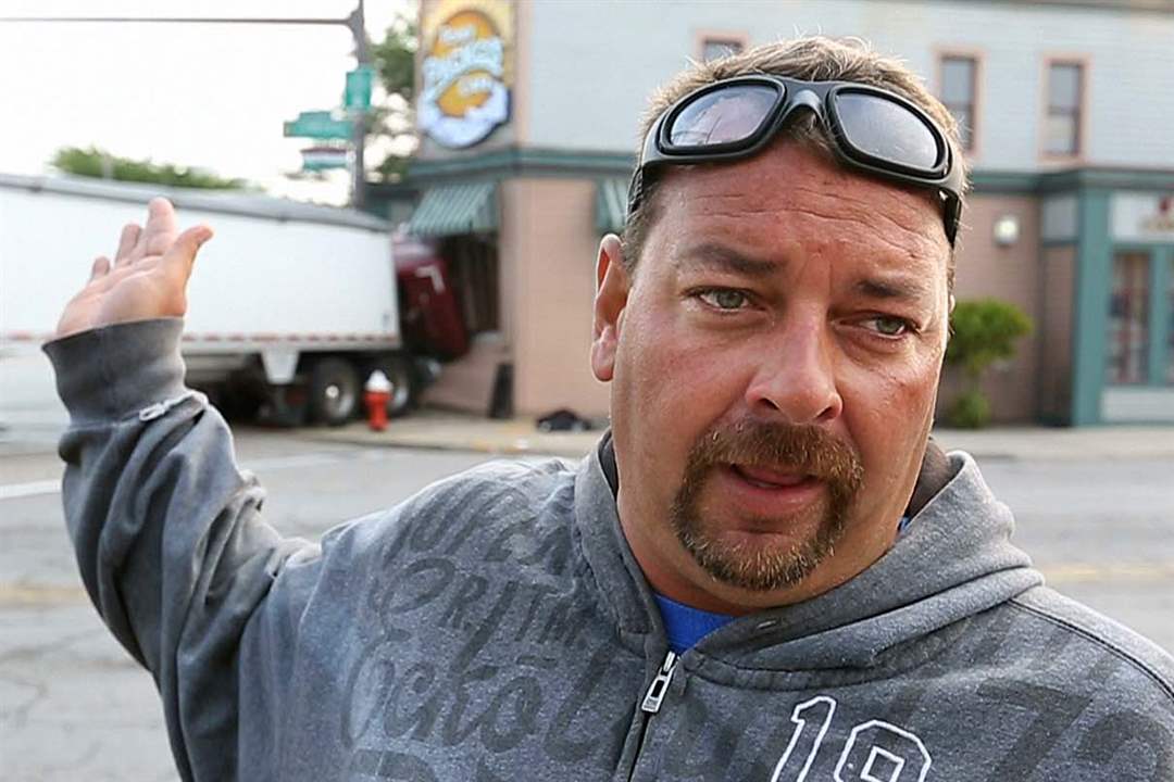 CTY-packoscrash01p-Rodney-Swartz