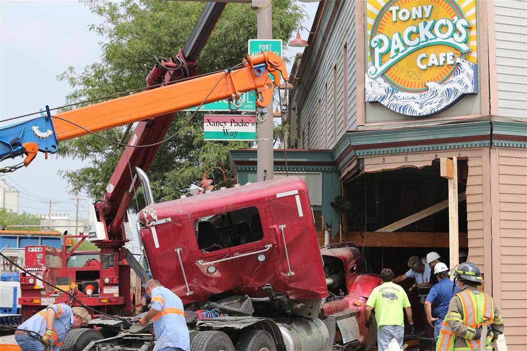 CTY-packos02p-removing