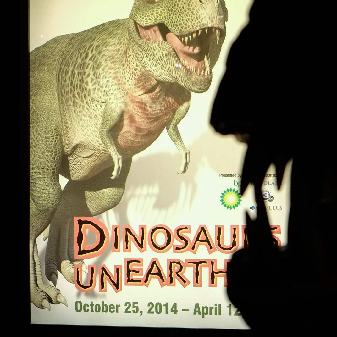CTY-dinosaur21pA-sign-advertises-the-Dinosaurs-Unearthed-exhibit