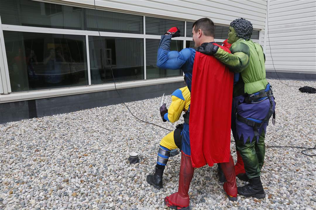 CTY-superheroes31p-flexing