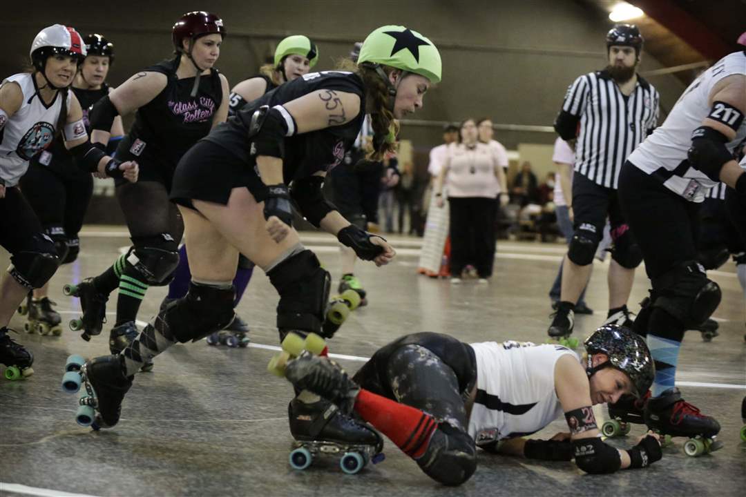 MAG-ROLLERDERBY-Dawn-Kuhl