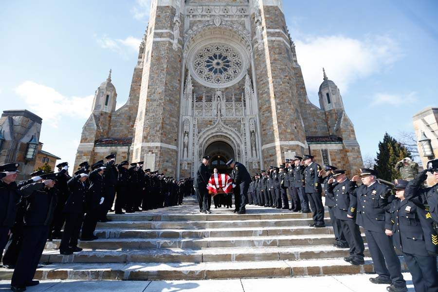 CTY-Collinsfuneral-casket-leaves