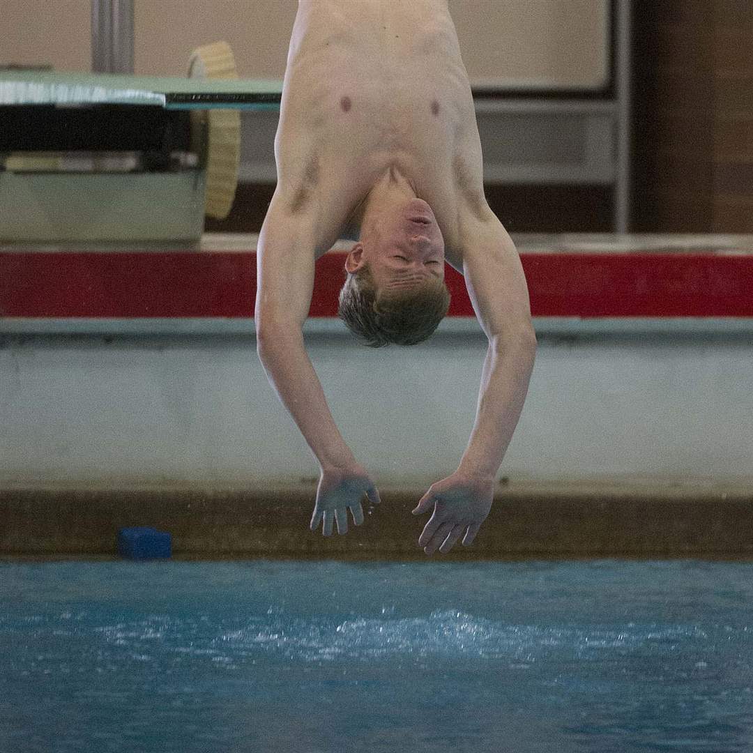 DIV-I-BOY-S-DIVING-Tommy-Dzierzak