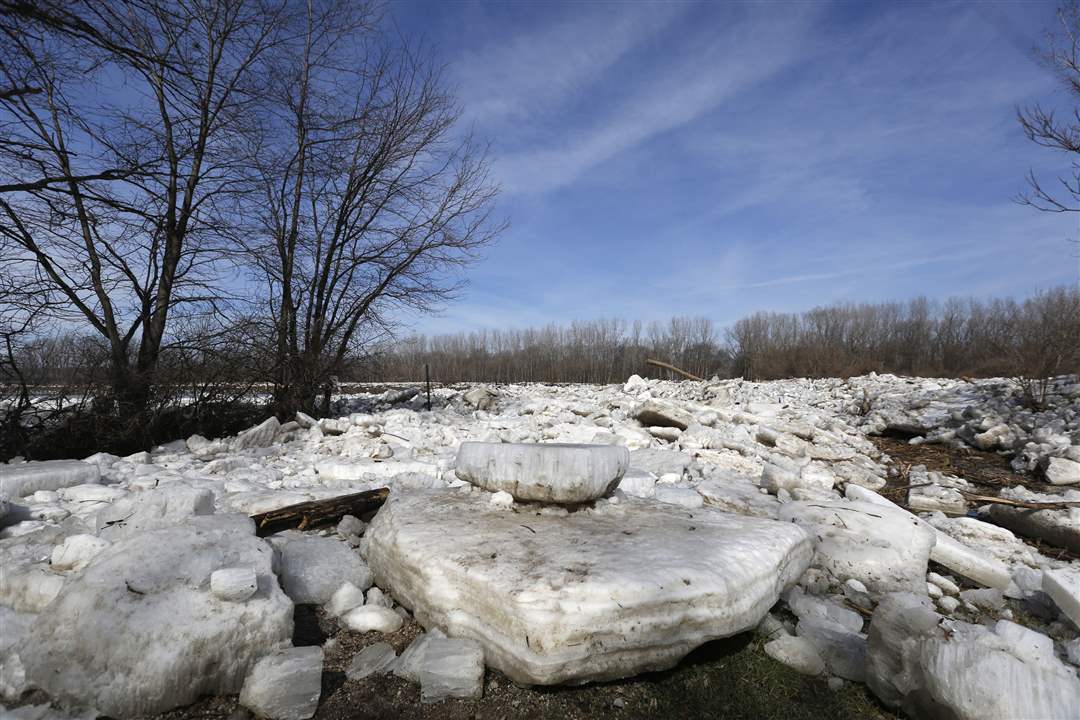 Ohio-Ice-Jams-RiverIce-accumulates-at-t
