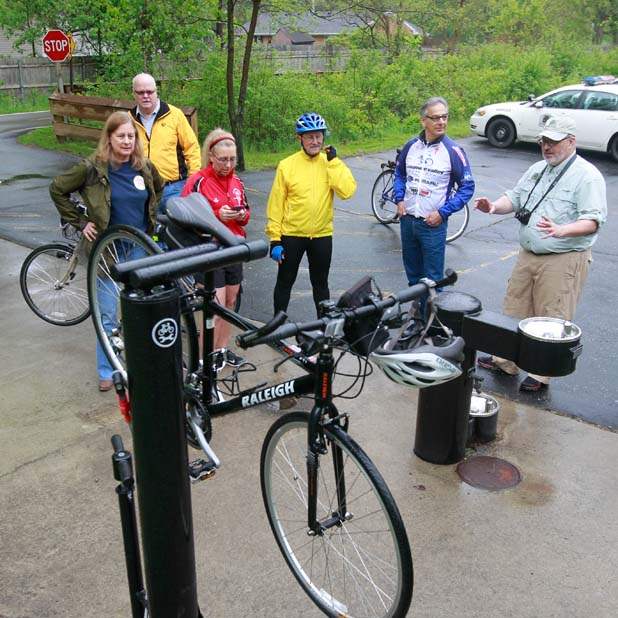 CTY-bikerepairs16p-station-explain