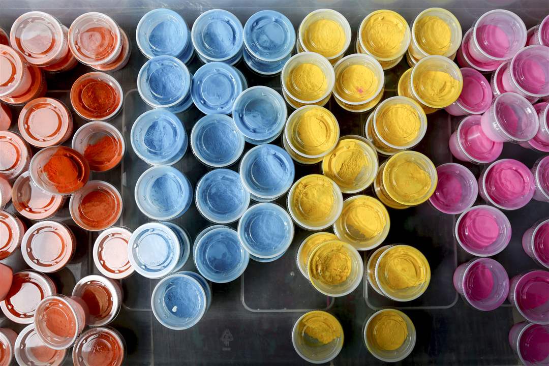 color11Pots-of-color-wait-to-be-throw