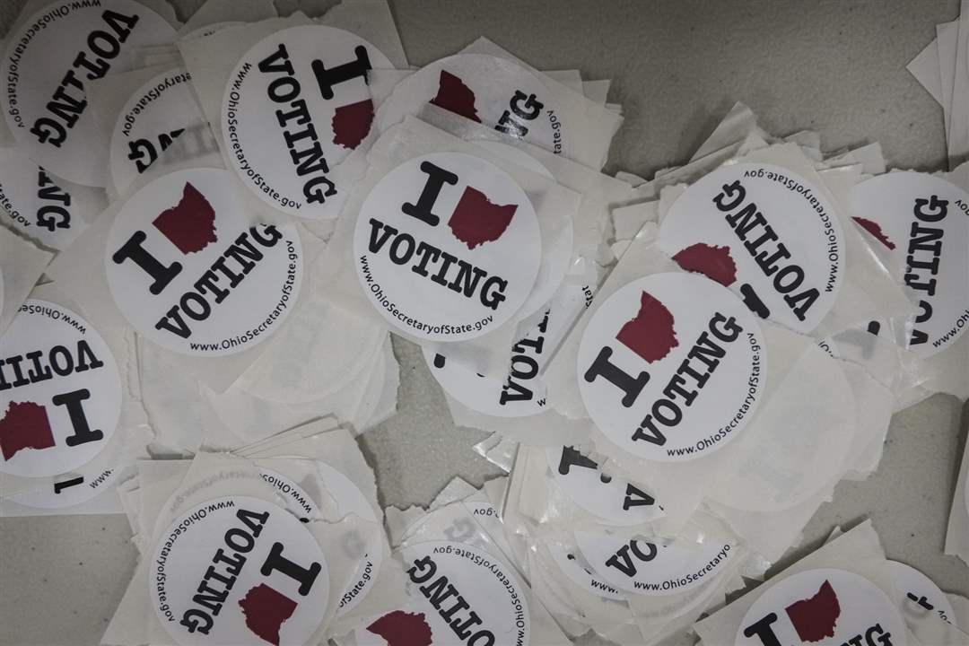 CTY-sylvaniavotes03pStickers-are-given-out-to-vo