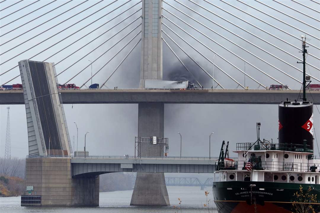 Skyway-bridge-fireFirefighters-work-to-extinguish