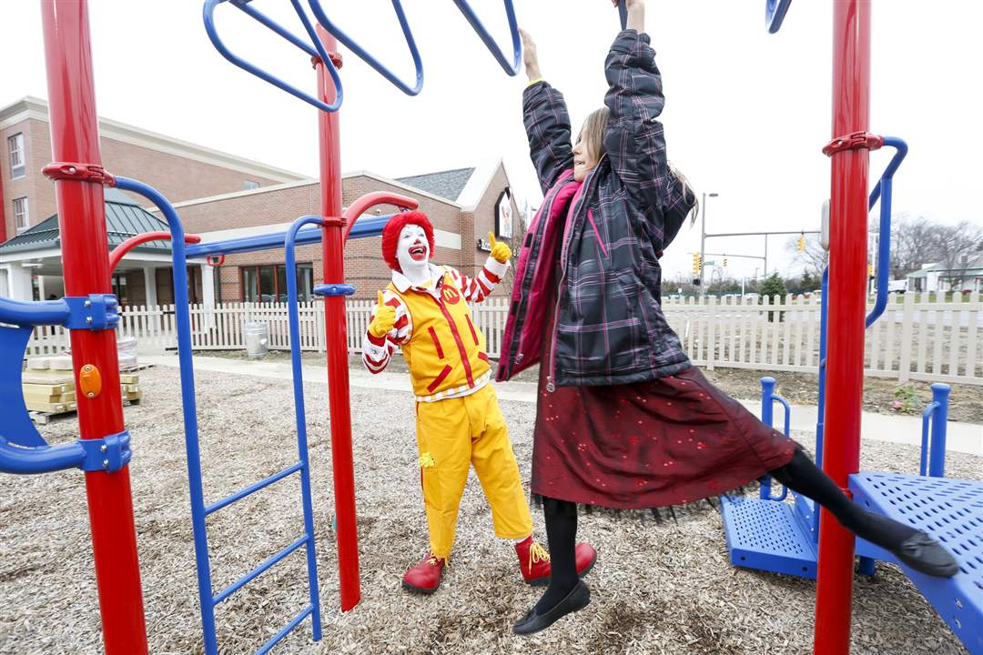 CTY-RONALD13pRonald-McDonald-left-helps