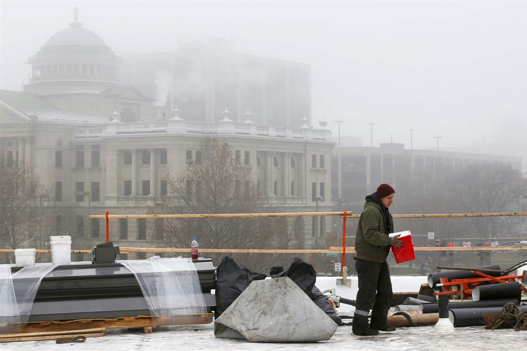 ROV-fog07pWith-a-foggy-backdrop-of-the