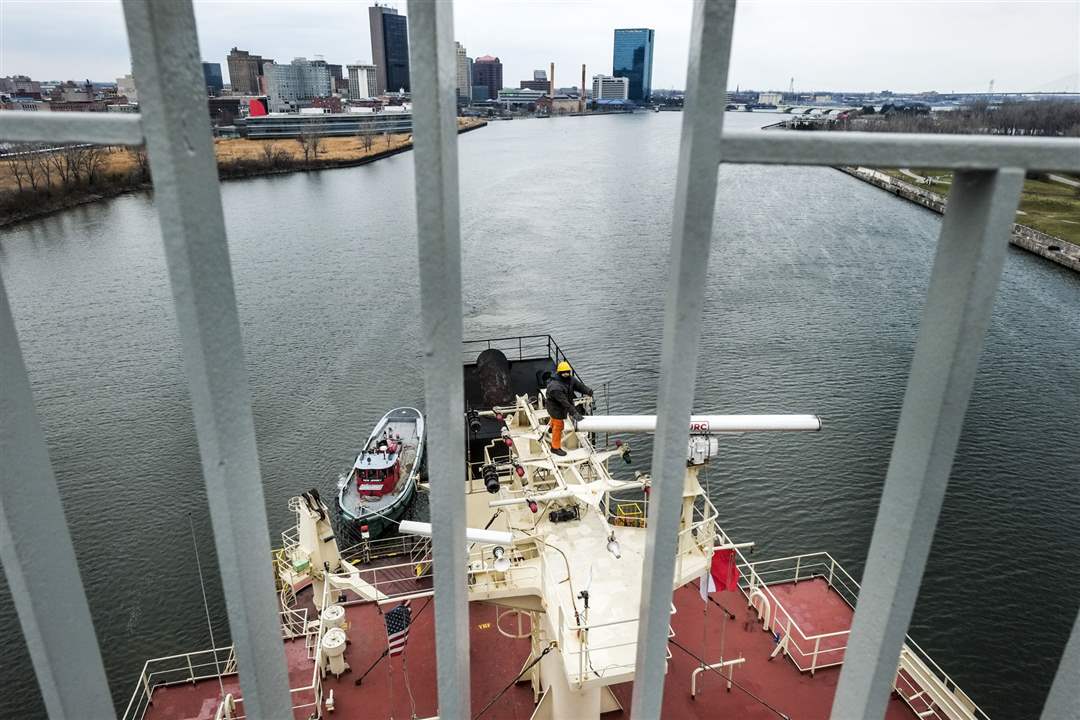 ROV-saltieA-crew-member-prepares-to