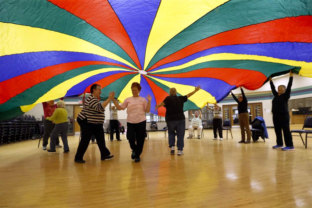 ROV-seniorstretchStudents-Karen-Emery-left