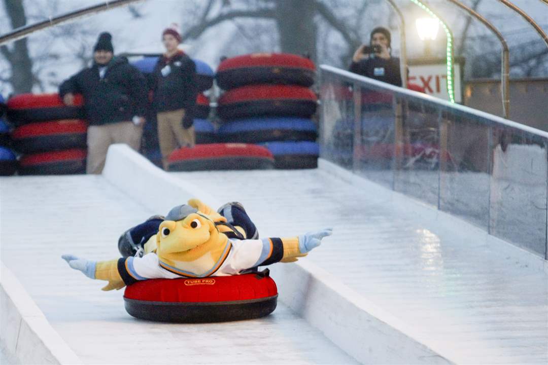 walleye07pThe-Walleye-mascot-goes