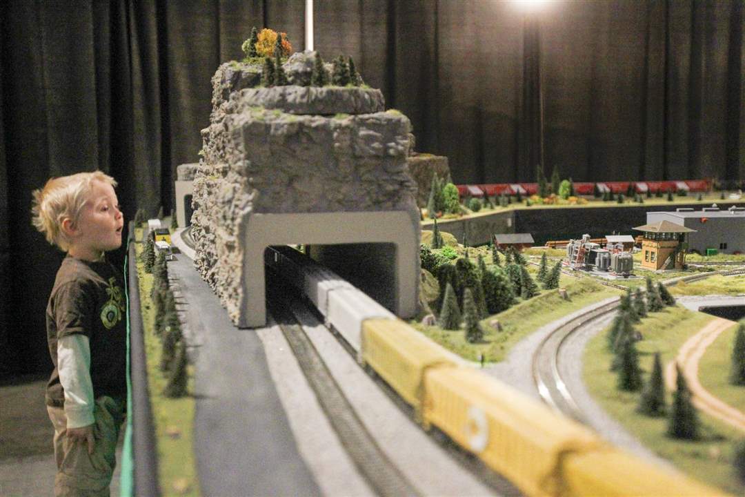 wonderland11pDavid-Sloan-4-looks-at-m