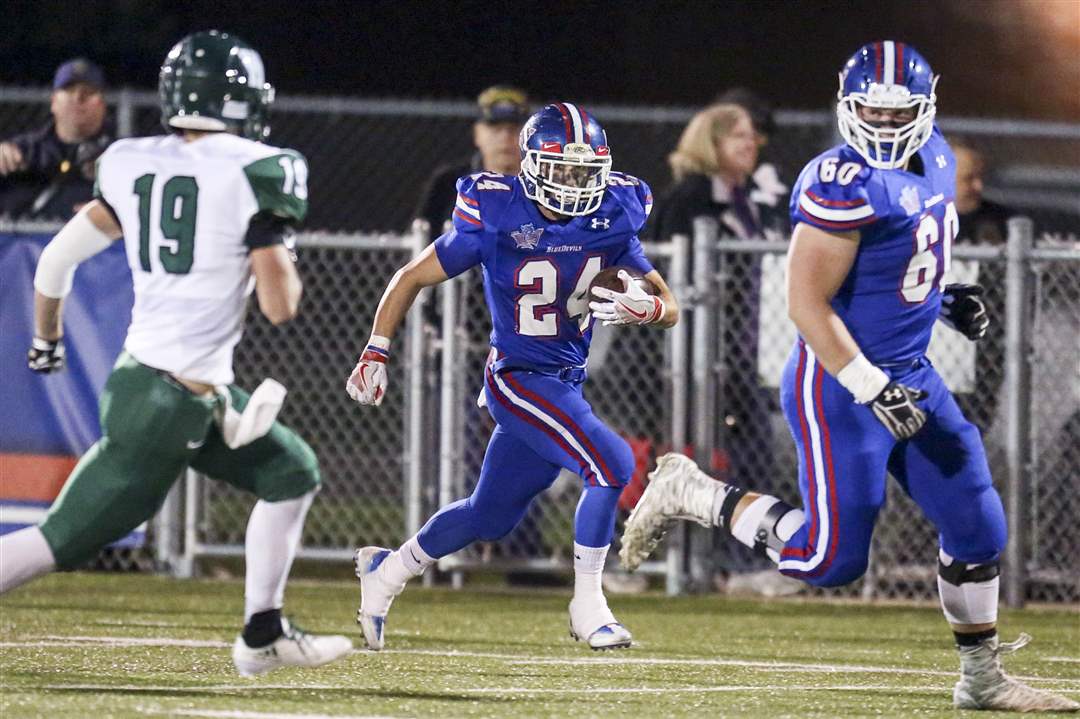 SPT-DIIFootball05p-1