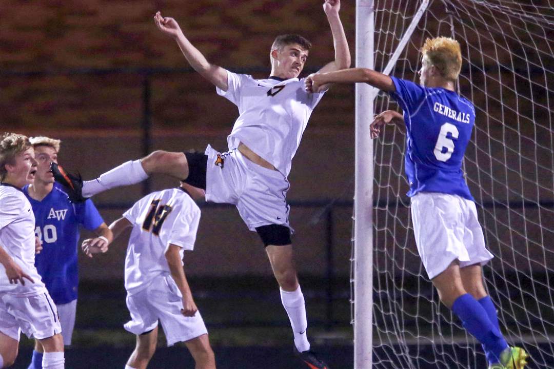 spt-d1boyssoccerreg3p-2