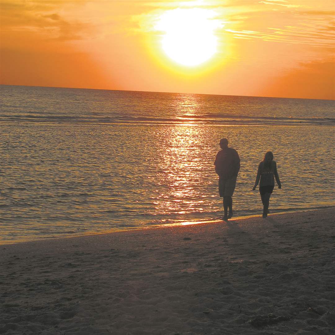 Sunset-on-Sanibel-Island-in-Florida