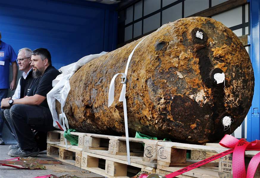60000 evacuating Frankfurt before disposal of WWII-era bomb 60000 evacuating Frankfurt before disposal of WWII-era bomb
